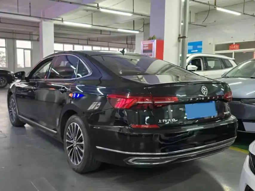 2019 VOLKSWAGEN PASSAT thumbnail 4