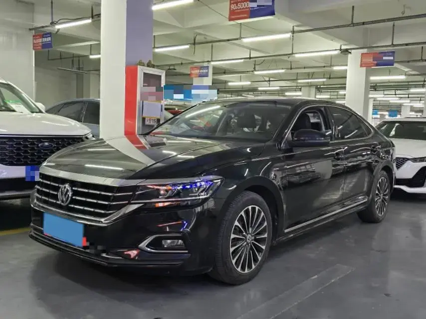 2019 VOLKSWAGEN PASSAT view 1