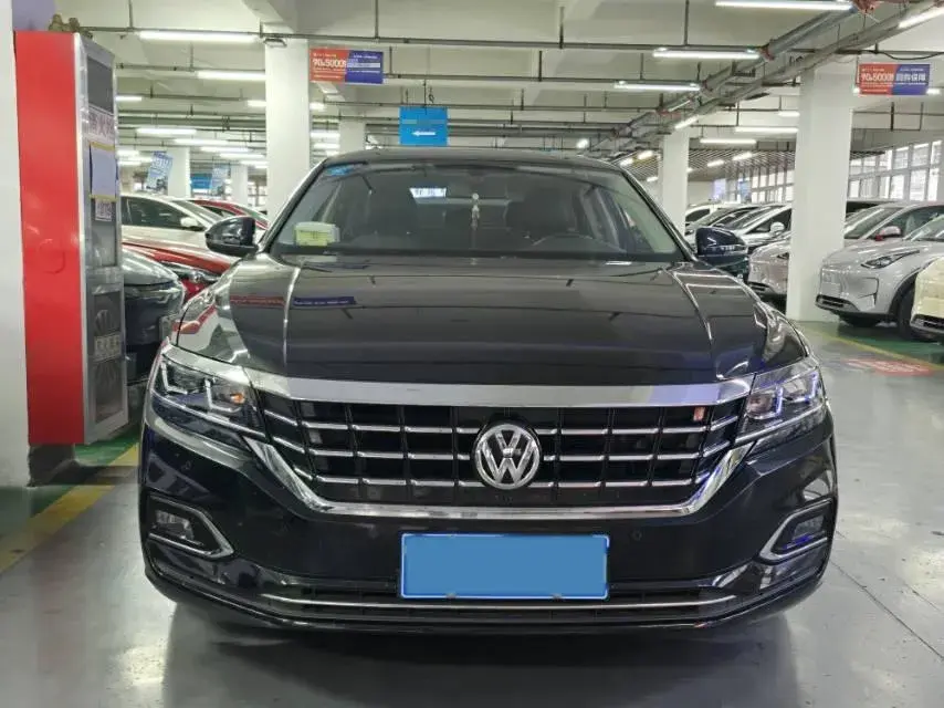 2019 VOLKSWAGEN PASSAT thumbnail 2