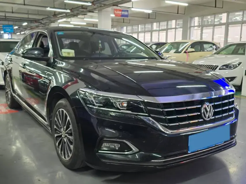 2019 VOLKSWAGEN PASSAT thumbnail 3