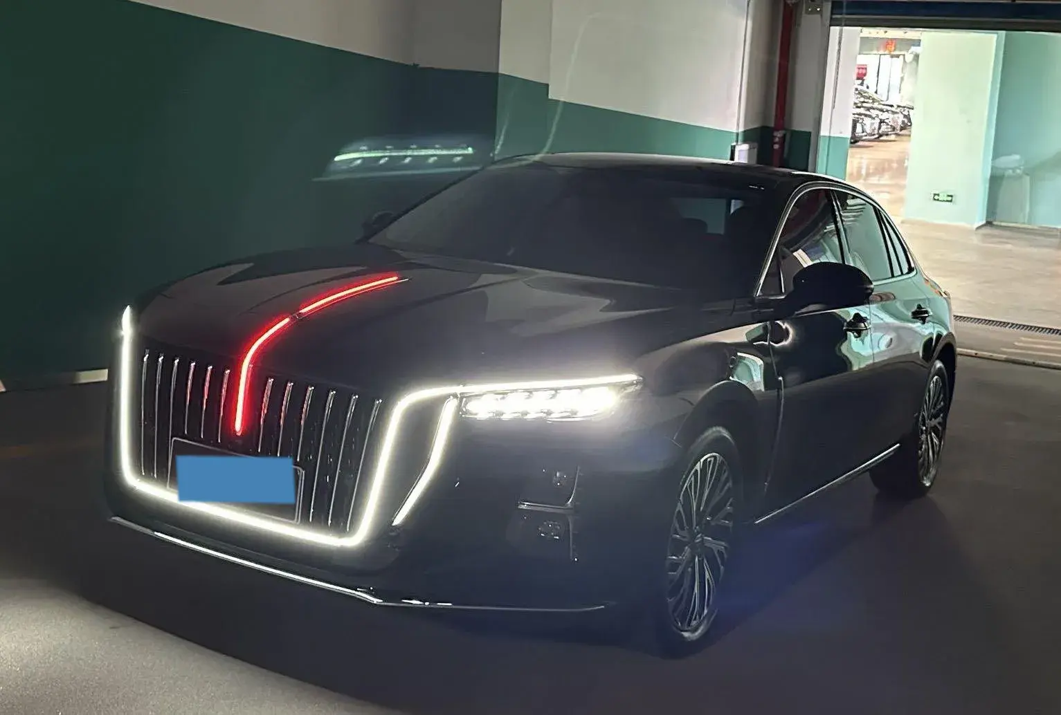 2024 HONGQI H5 view 1
