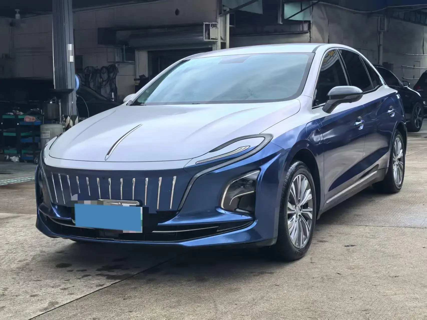 2024 HONGQI E-QM5 view 1