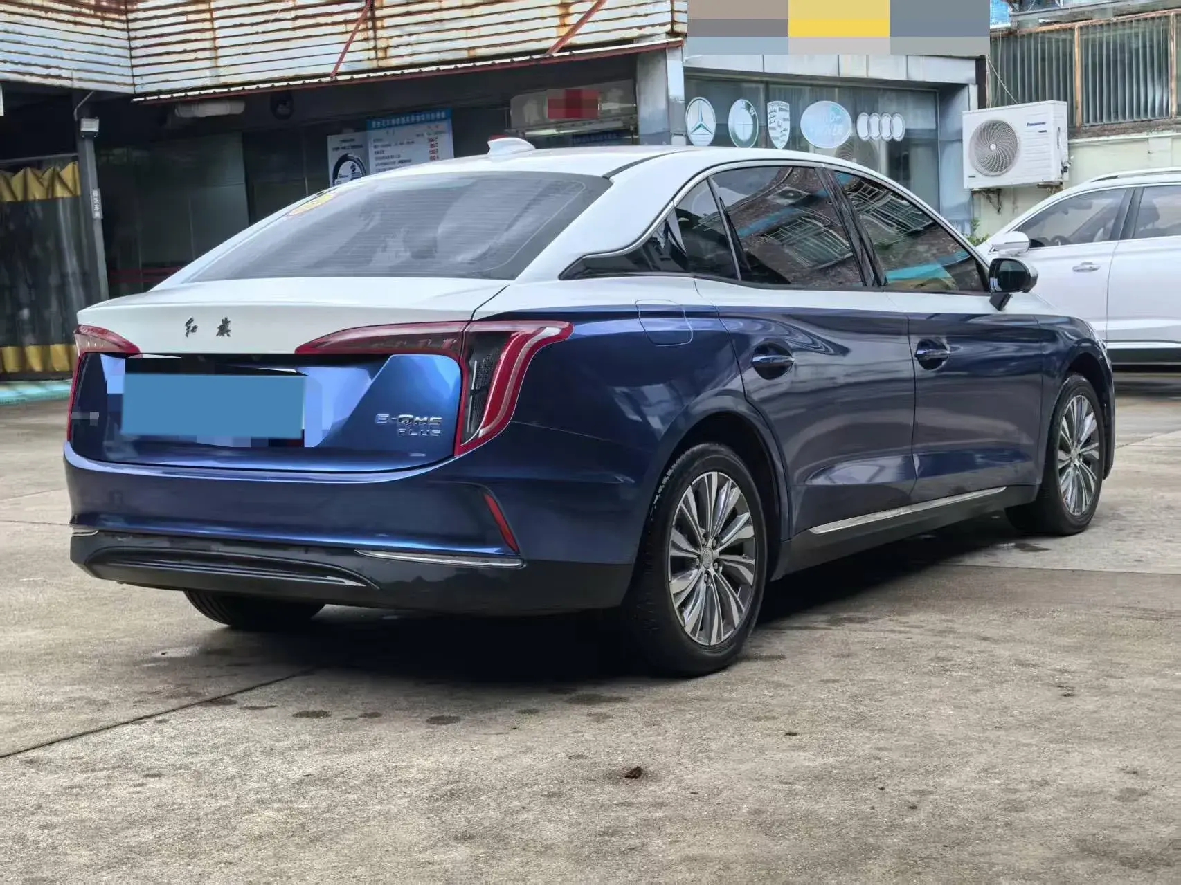 2024 HONGQI E-QM5 thumbnail 2