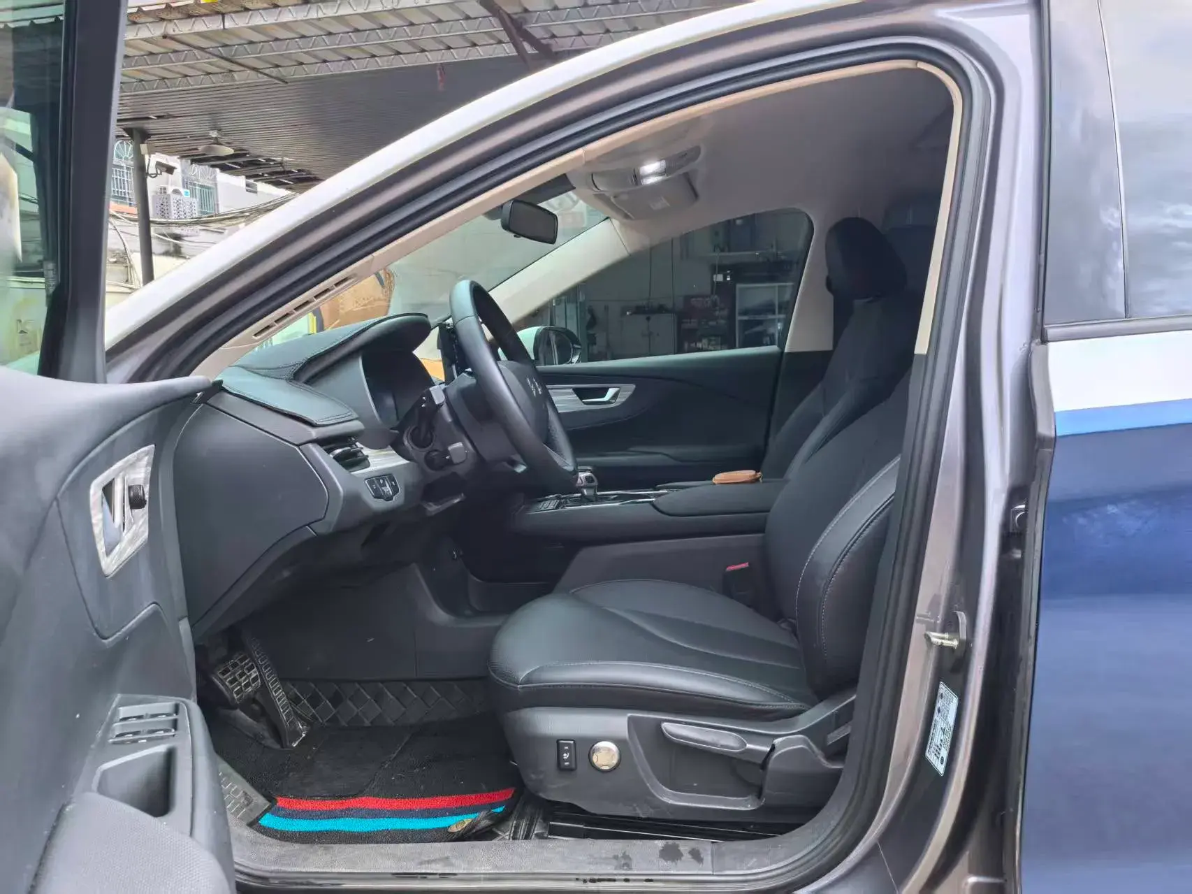 2024 HONGQI E-QM5 thumbnail 3