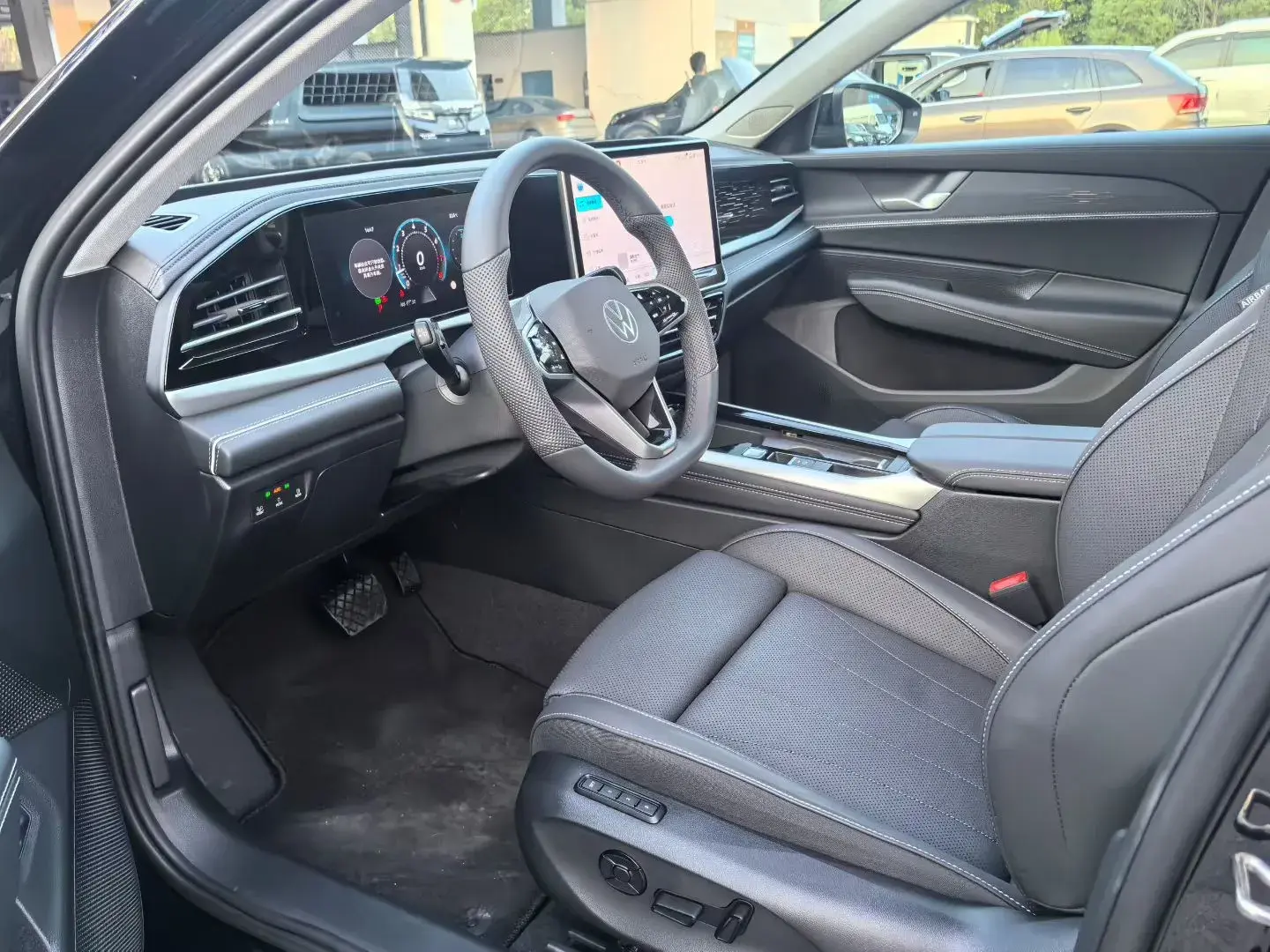 2025 VOLKSWAGEN PASSAT thumbnail 3