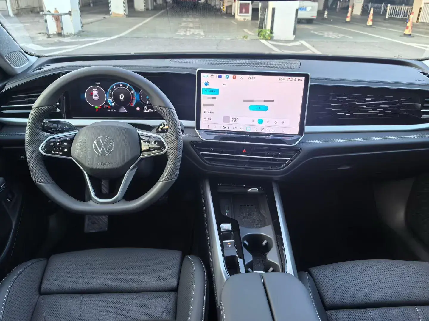 2025 VOLKSWAGEN PASSAT thumbnail 4