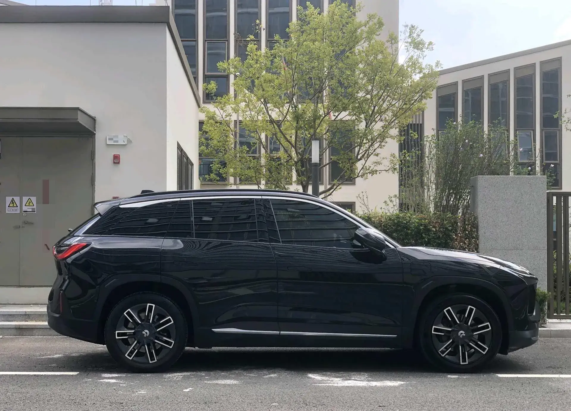 2019 NIO ES6 thumbnail 4