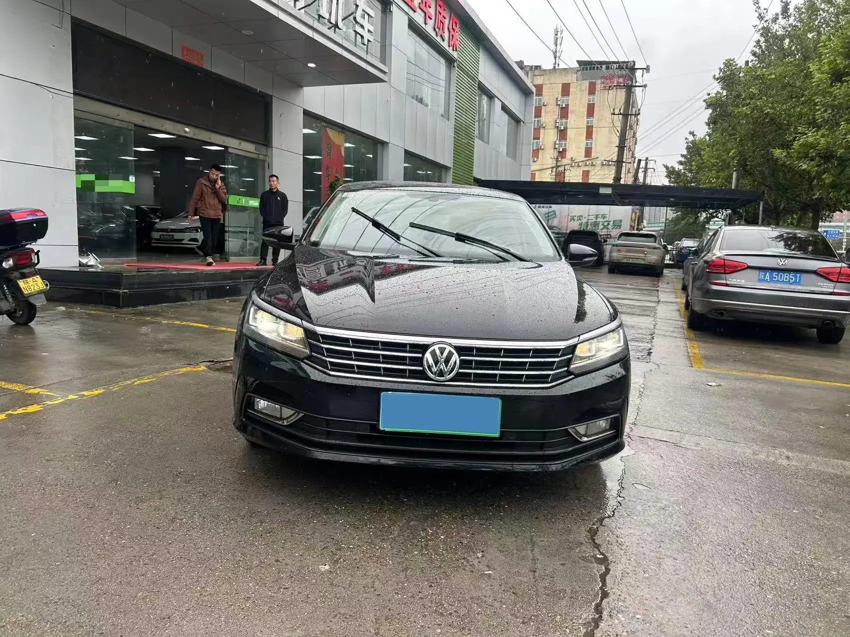 2017 VOLKSWAGEN PASSAT thumbnail 2