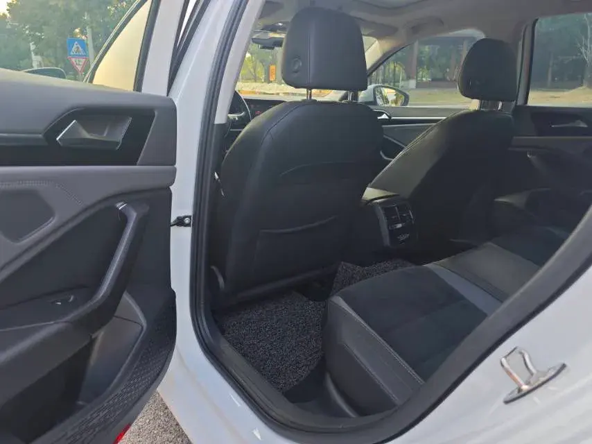 2019 VOLKSWAGEN SAGITAR thumbnail 4