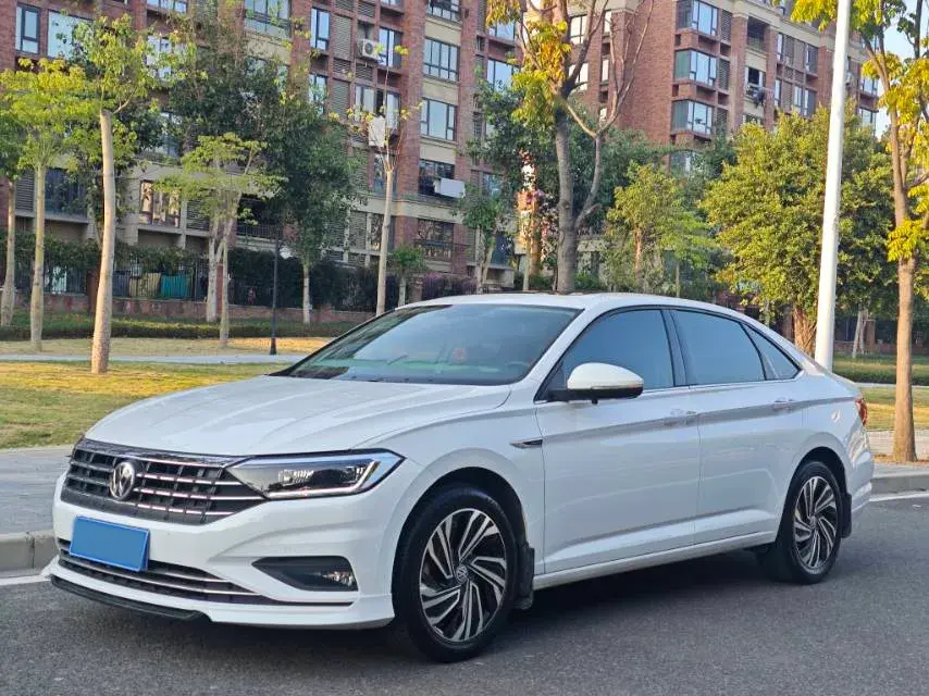 2019 VOLKSWAGEN SAGITAR view 1