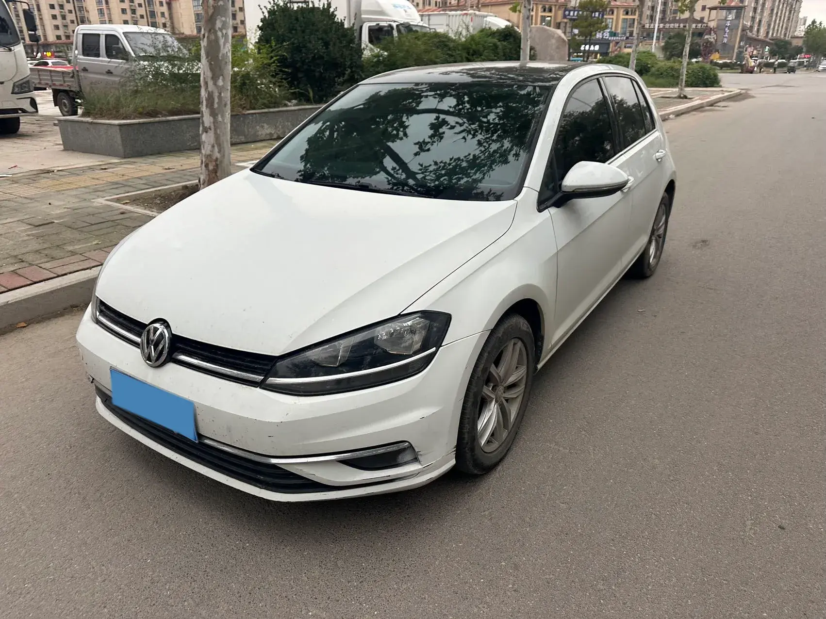 2018 VOLKSWAGEN GOLF view 1