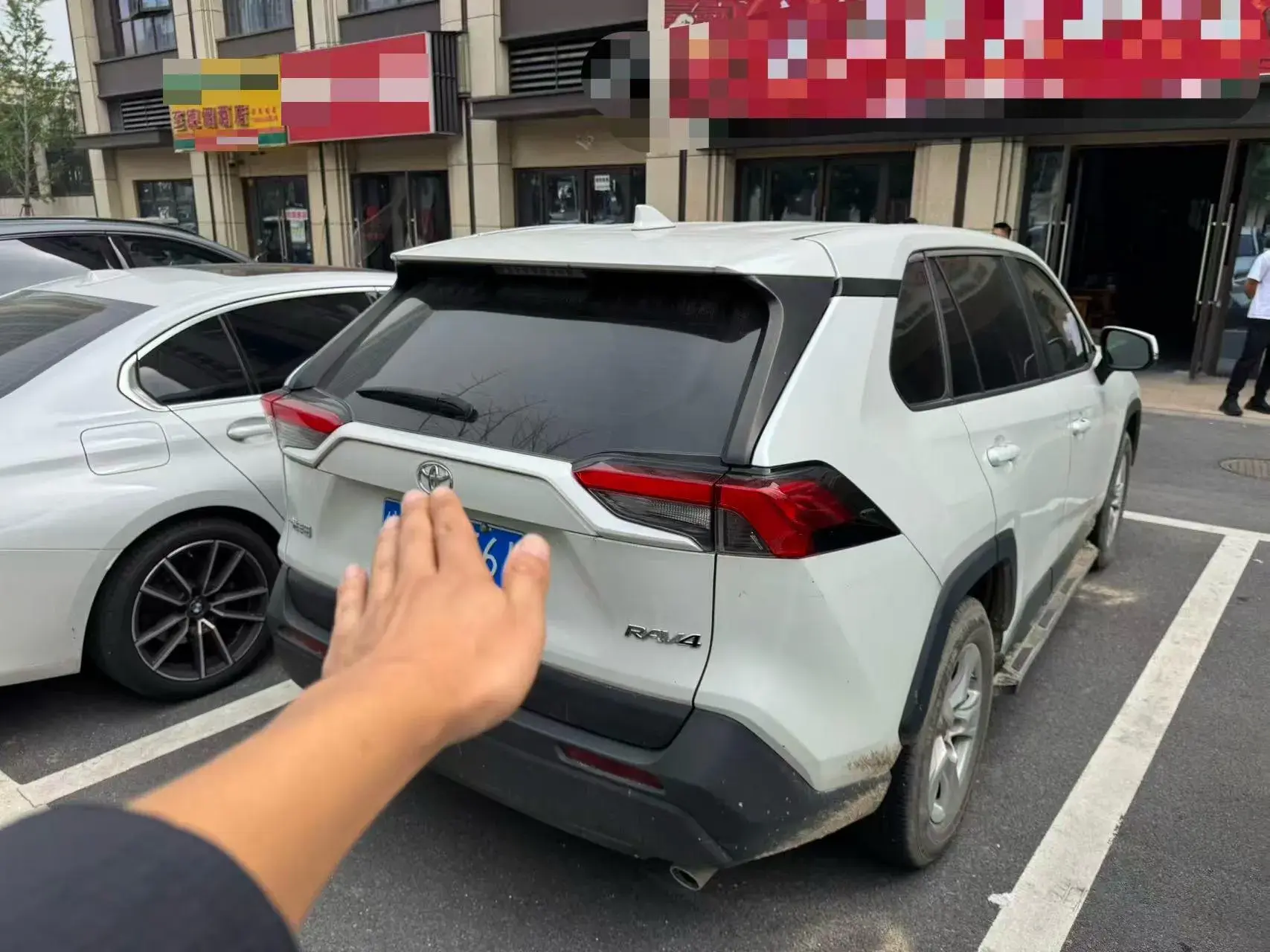 2022 TOYOTA RAV4 thumbnail 2