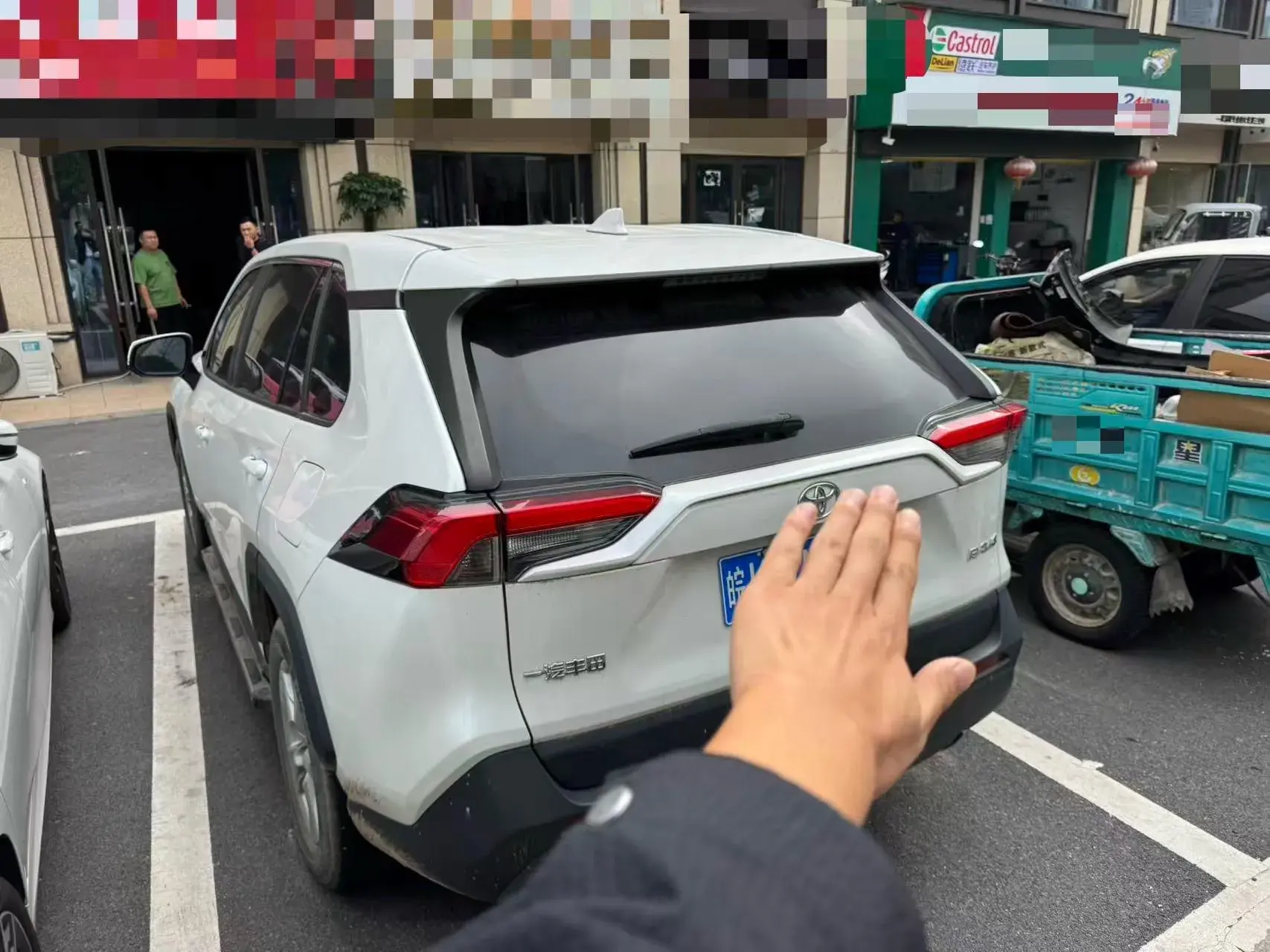 2022 TOYOTA RAV4 thumbnail 4