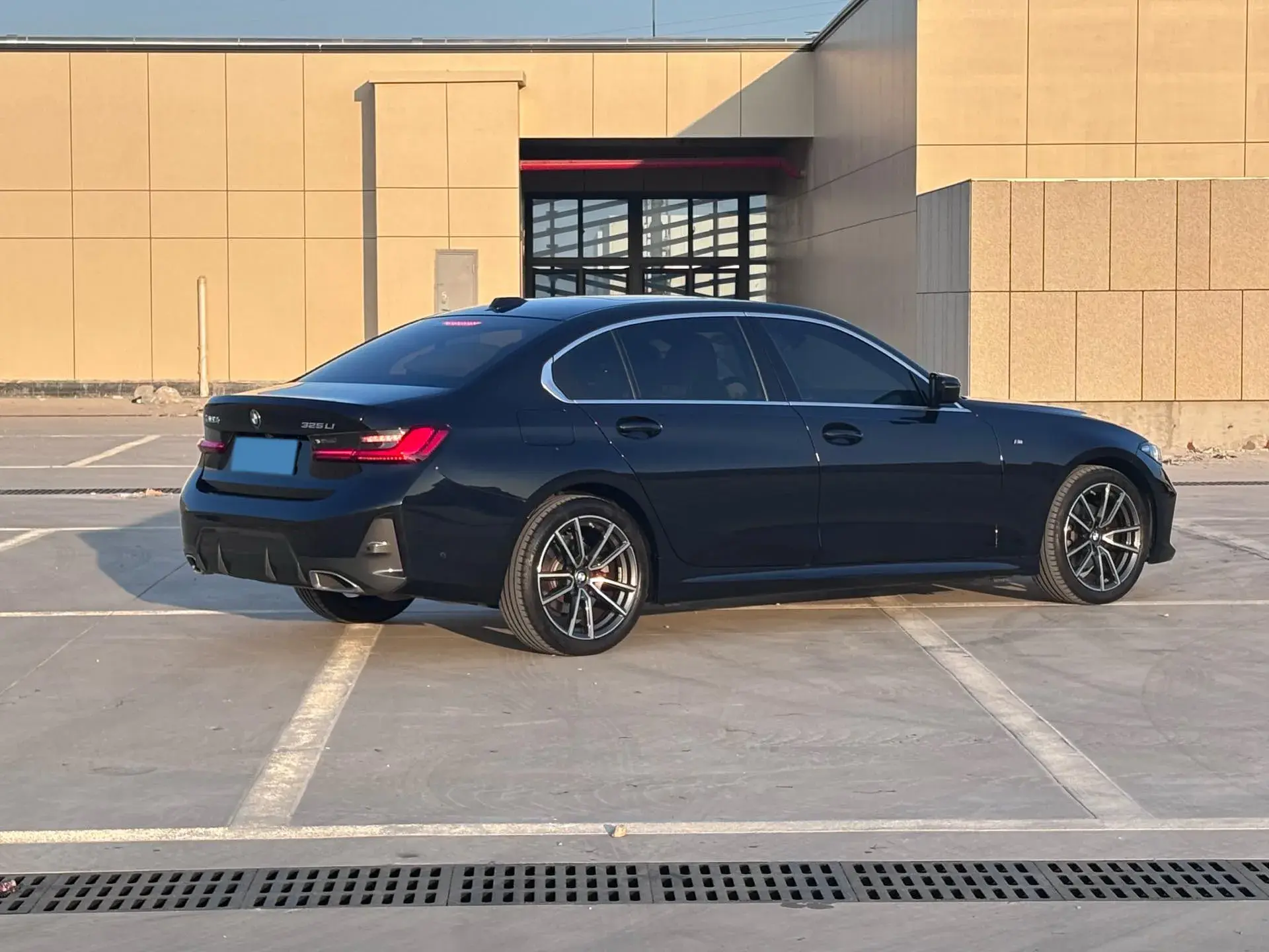 2024 BMW 3 thumbnail 3