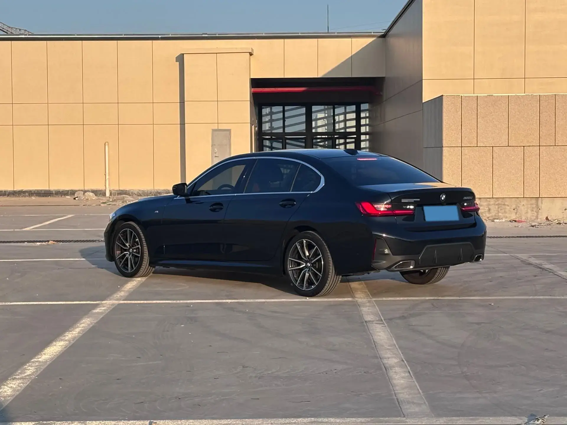 2024 BMW 3 thumbnail 4