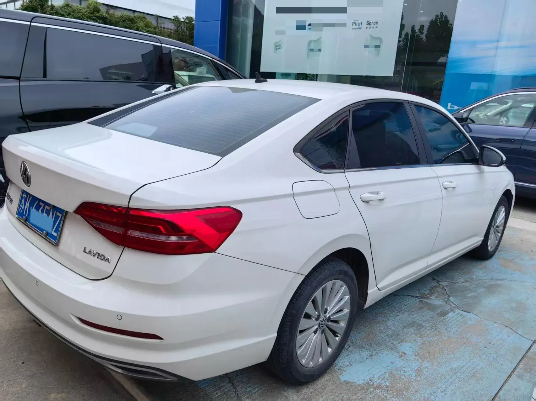 2018 VOLKSWAGEN LAVIDA thumbnail 2