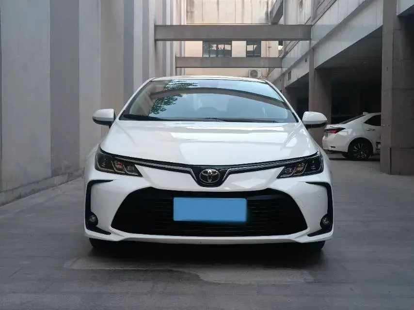 2021 TOYOTA COROLLA thumbnail 2