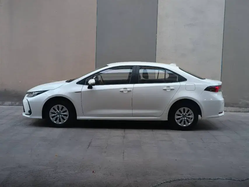 2021 TOYOTA COROLLA thumbnail 3