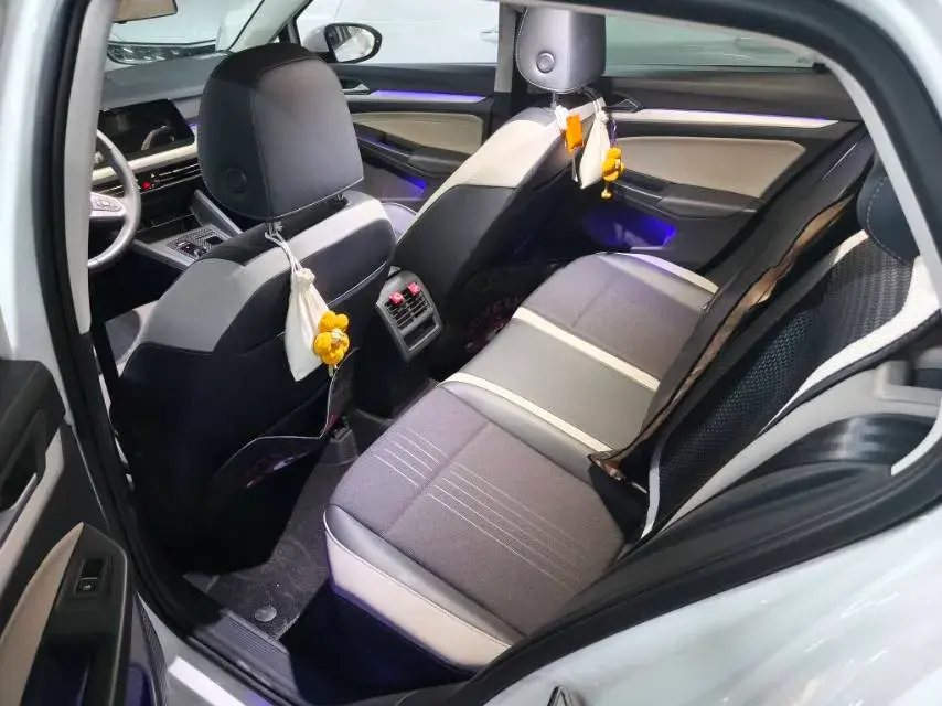 2023 VOLKSWAGEN GOLF thumbnail 3