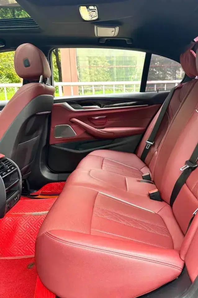 2021 BMW 5 thumbnail 3