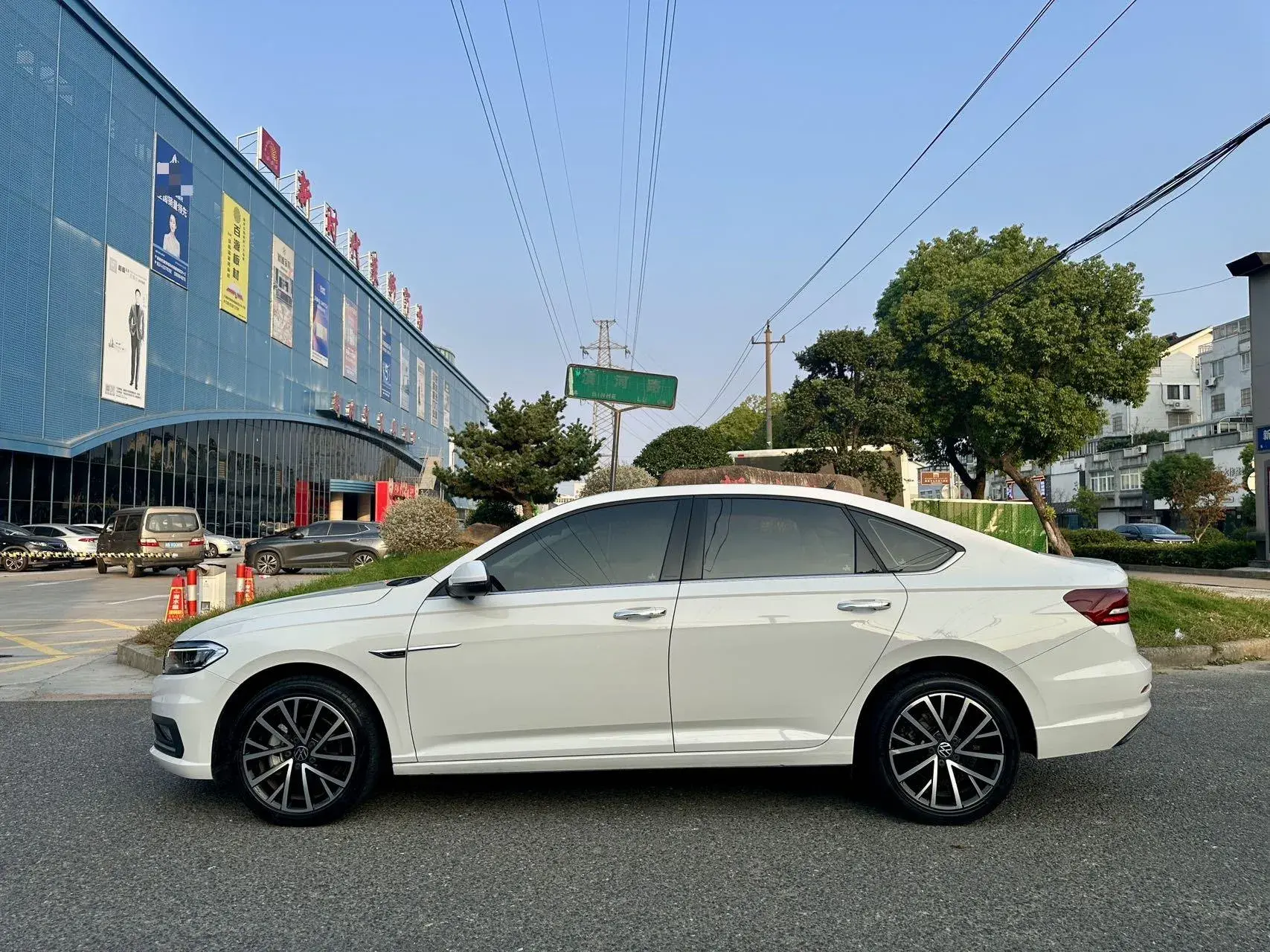 2021 VOLKSWAGEN LAVIDA thumbnail 3