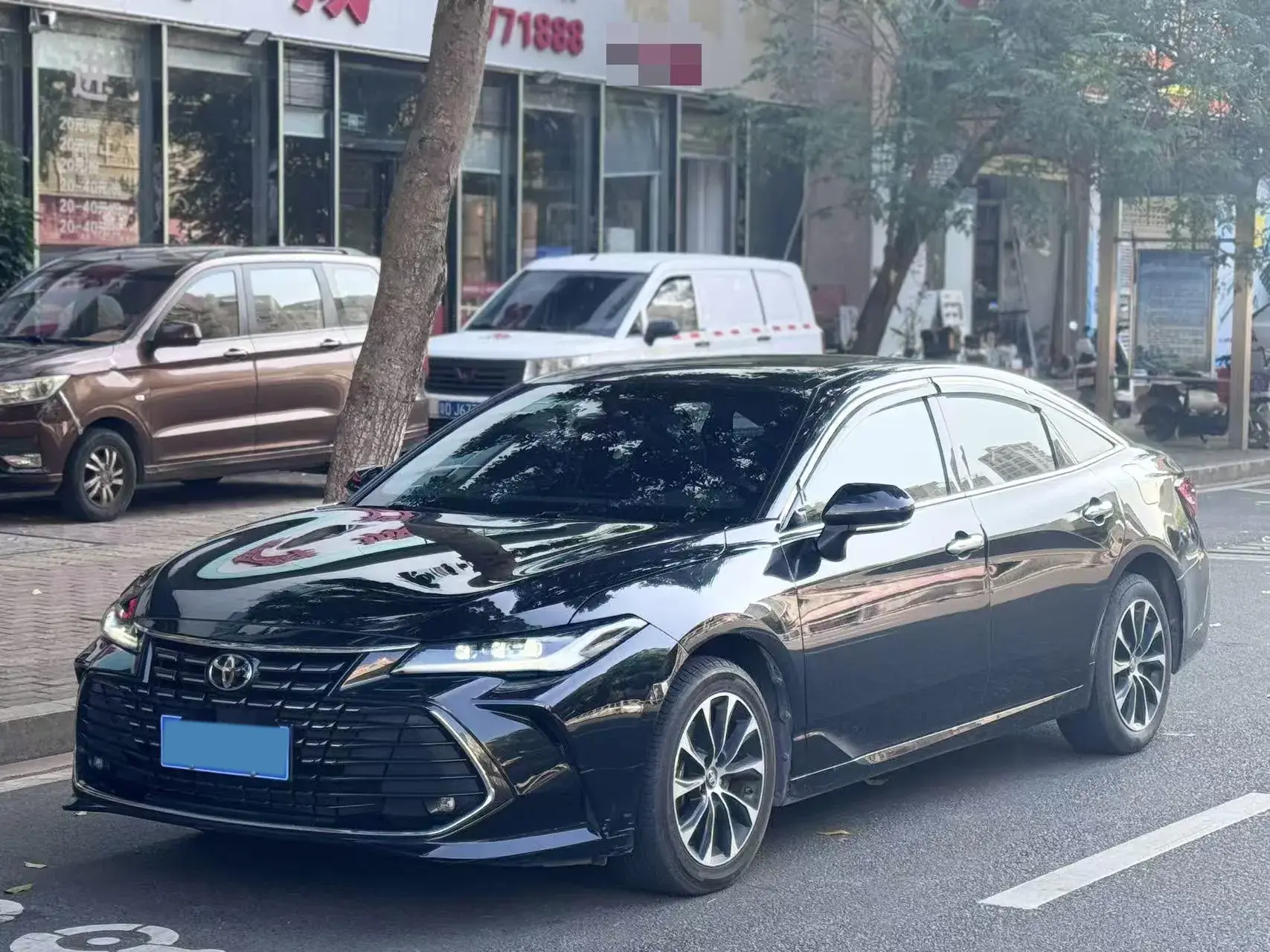2022 TOYOTA AVALON view 1