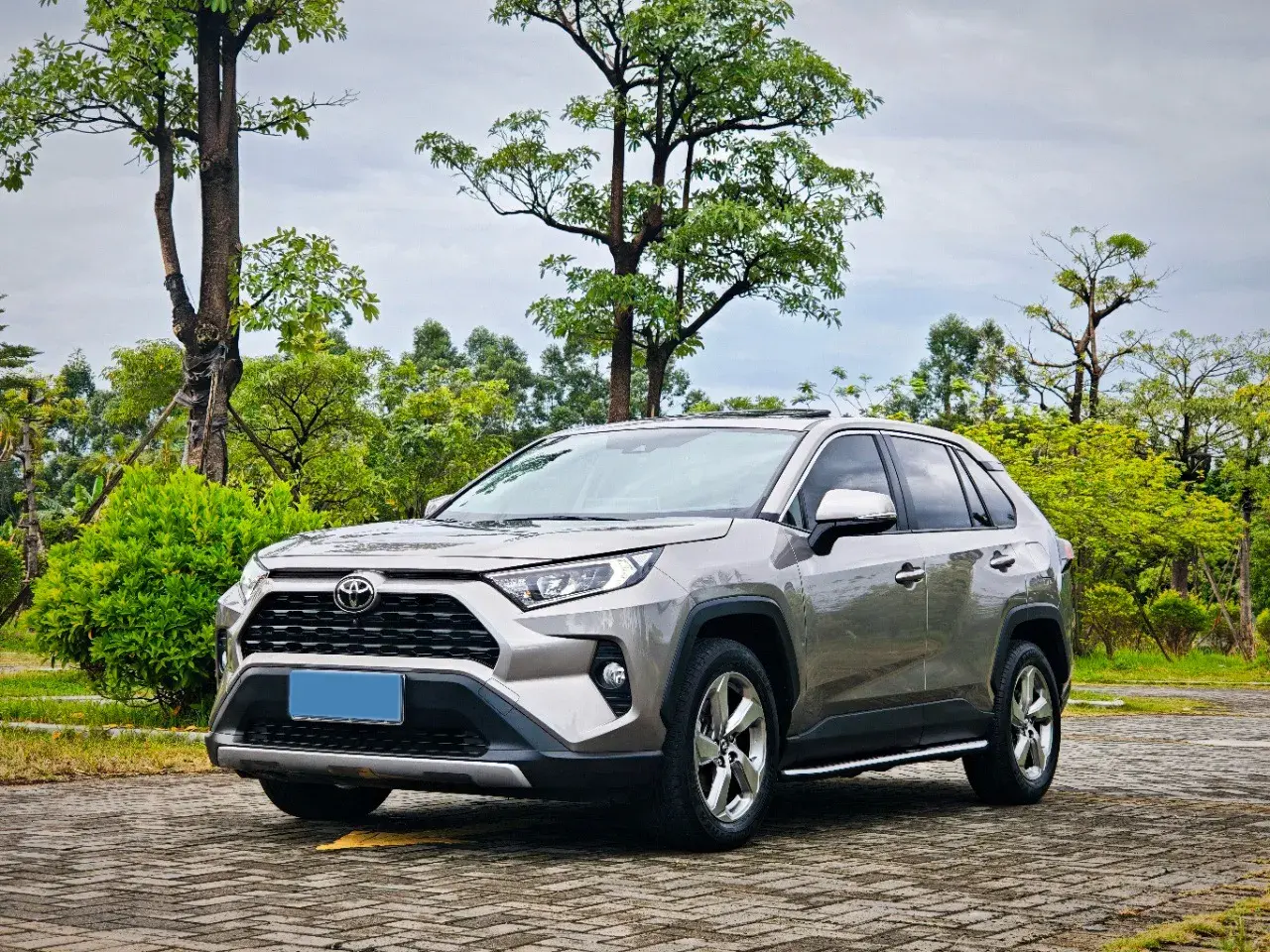2020 TOYOTA RAV4 view 1