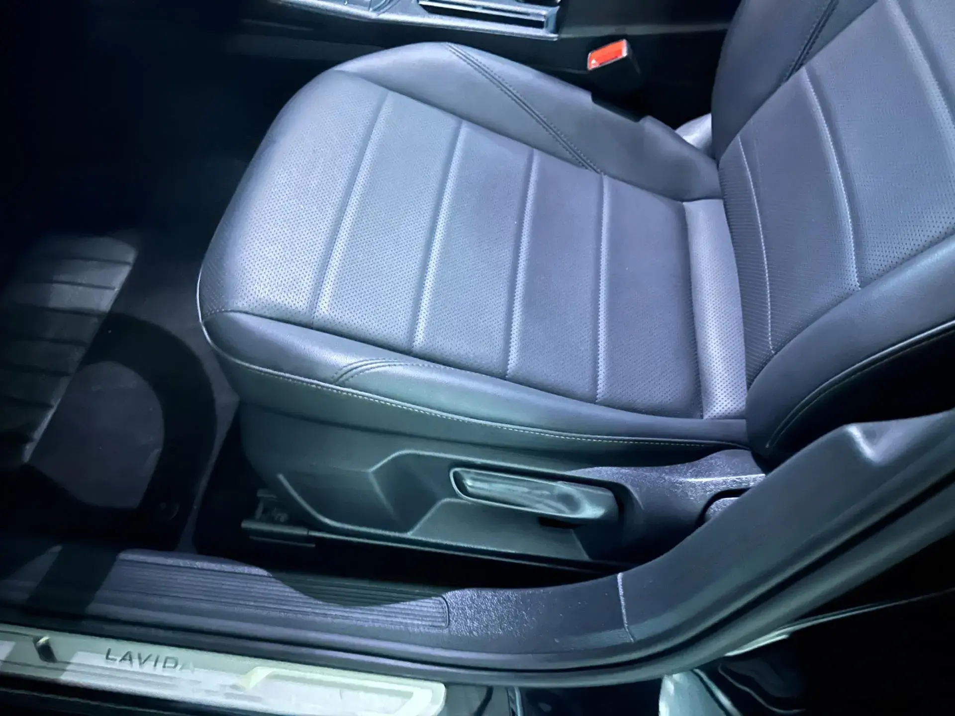 2019 VOLKSWAGEN LAVIDA thumbnail 3