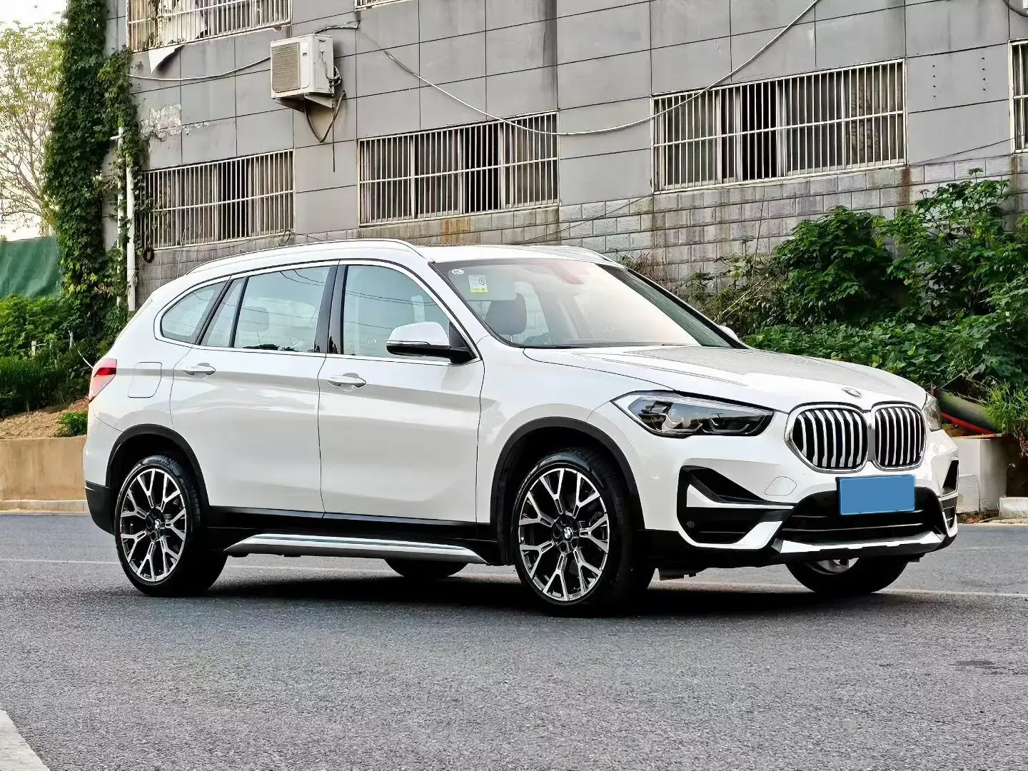 2022 BMW X1 thumbnail 3