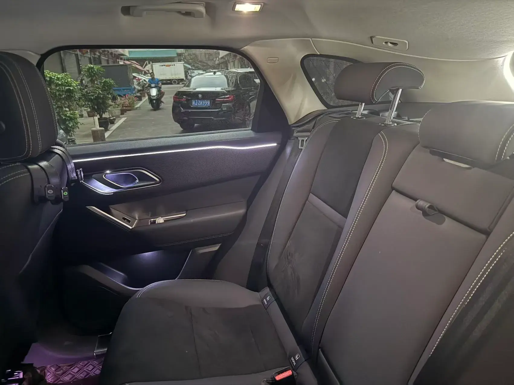 2020 LAND ROVER thumbnail 4