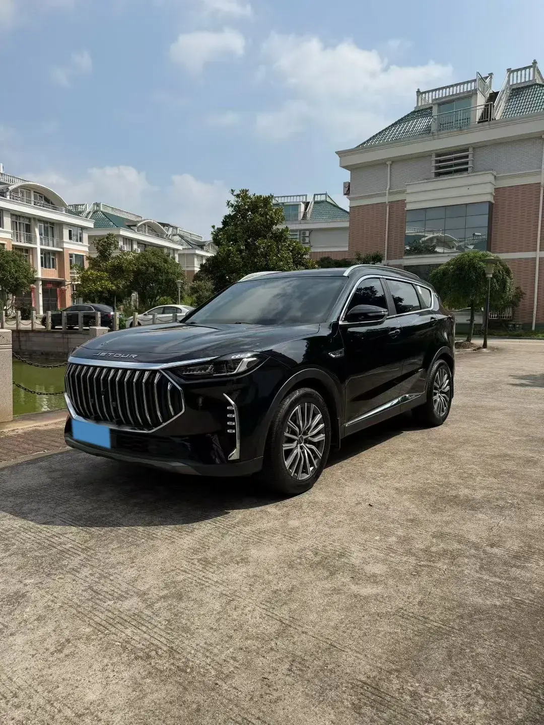 2023 JETOUR X70 view 1