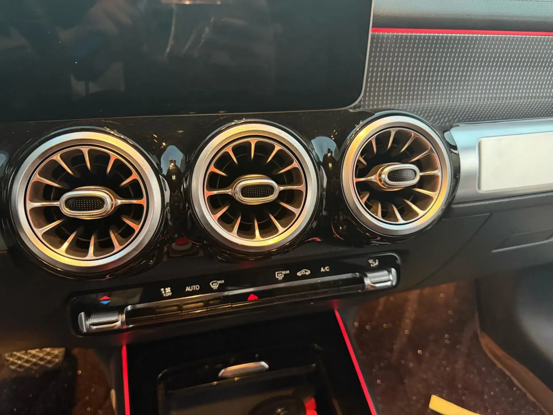 2020 MERCEDES-BENZ GLB thumbnail 4