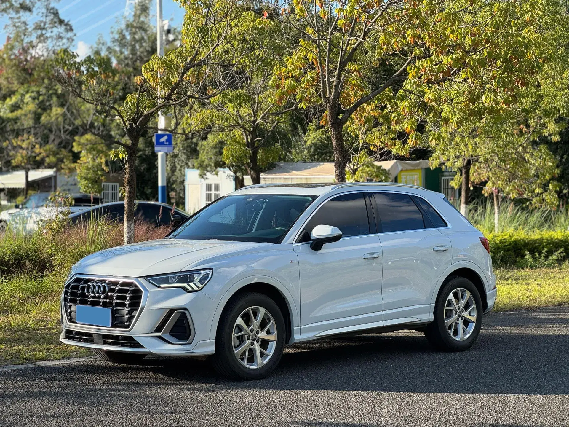 2020 AUDI Q3 view 1