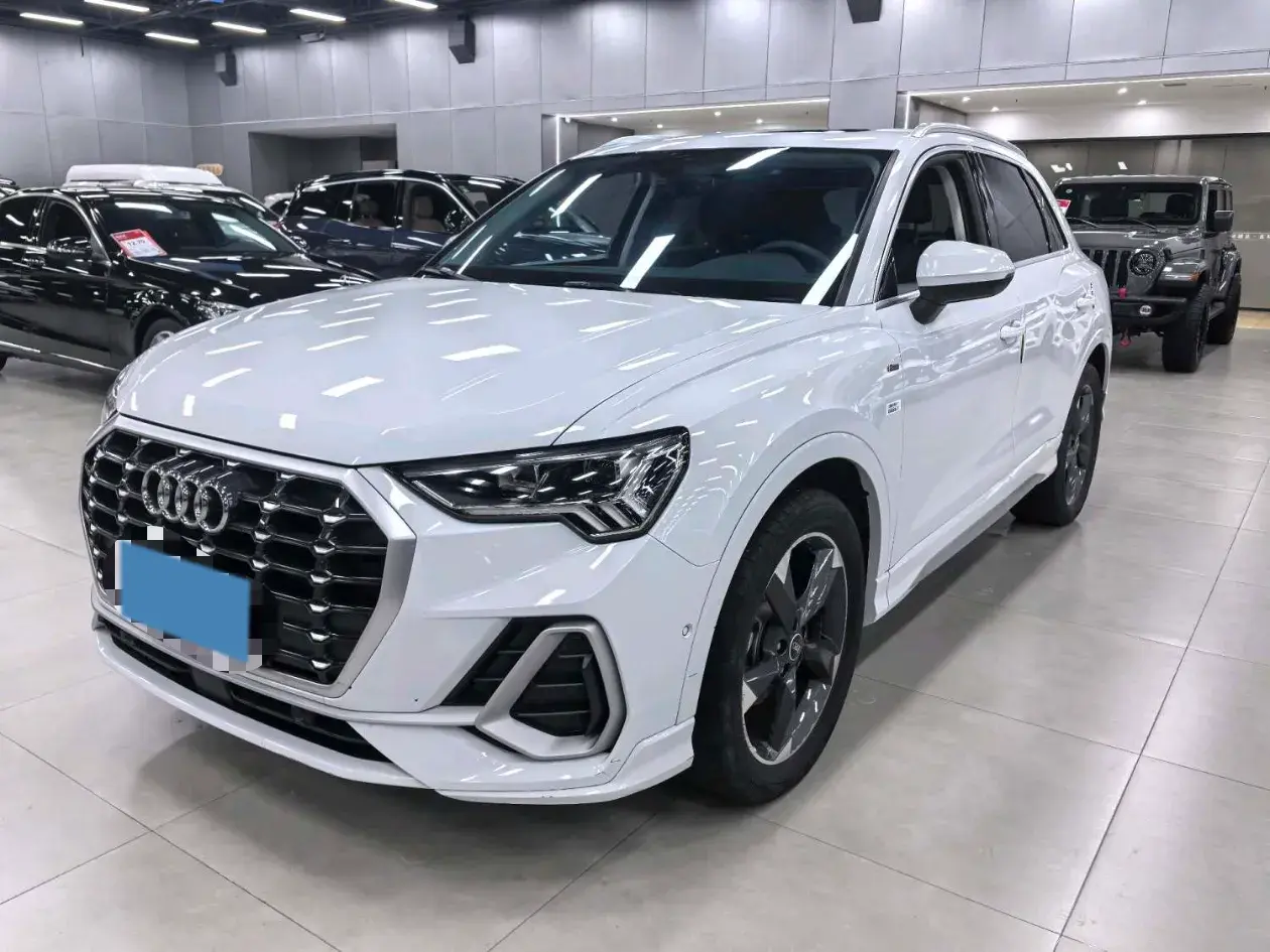 2022 AUDI Q3 view 1