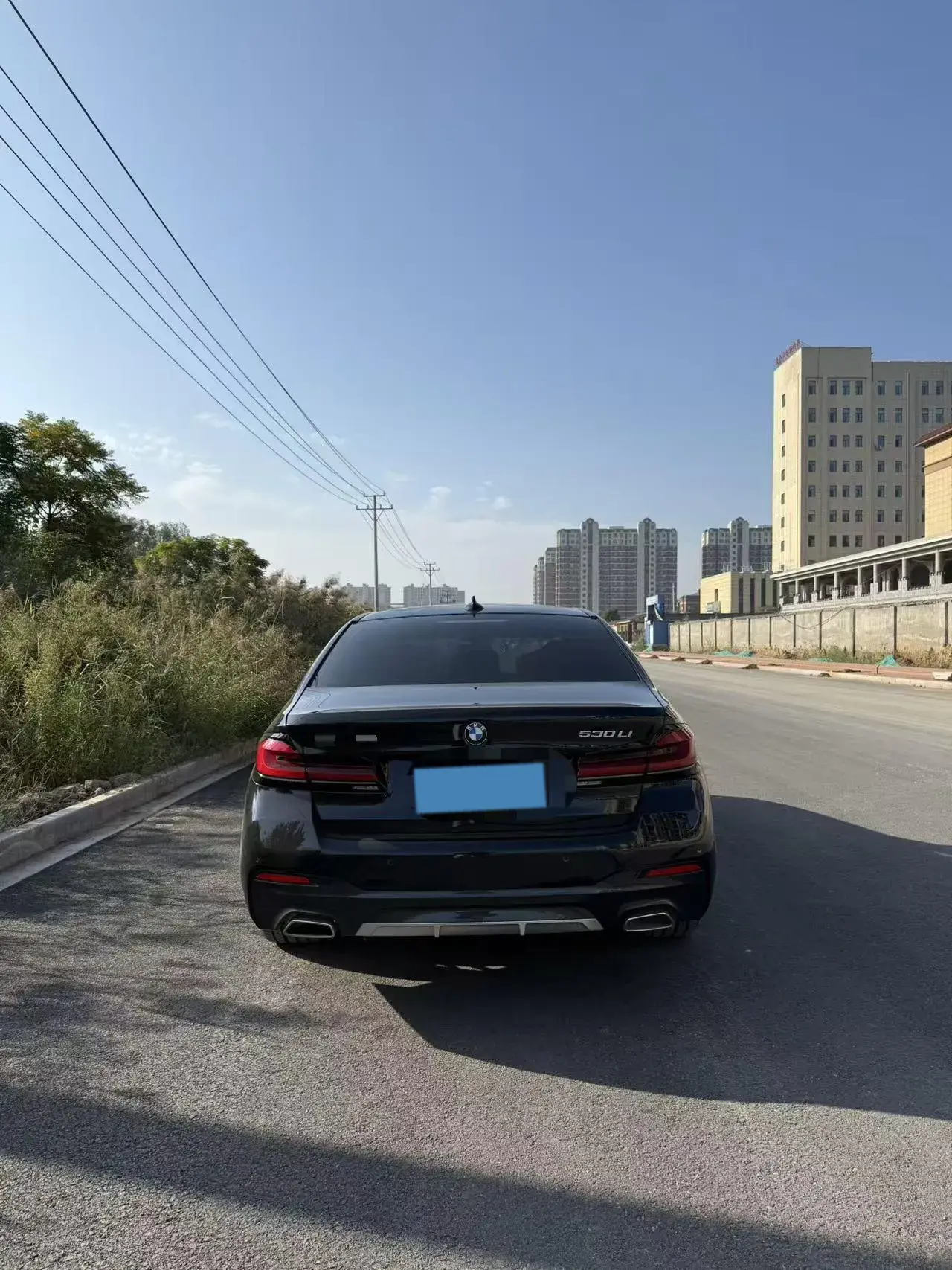 2022 BMW 5 thumbnail 2