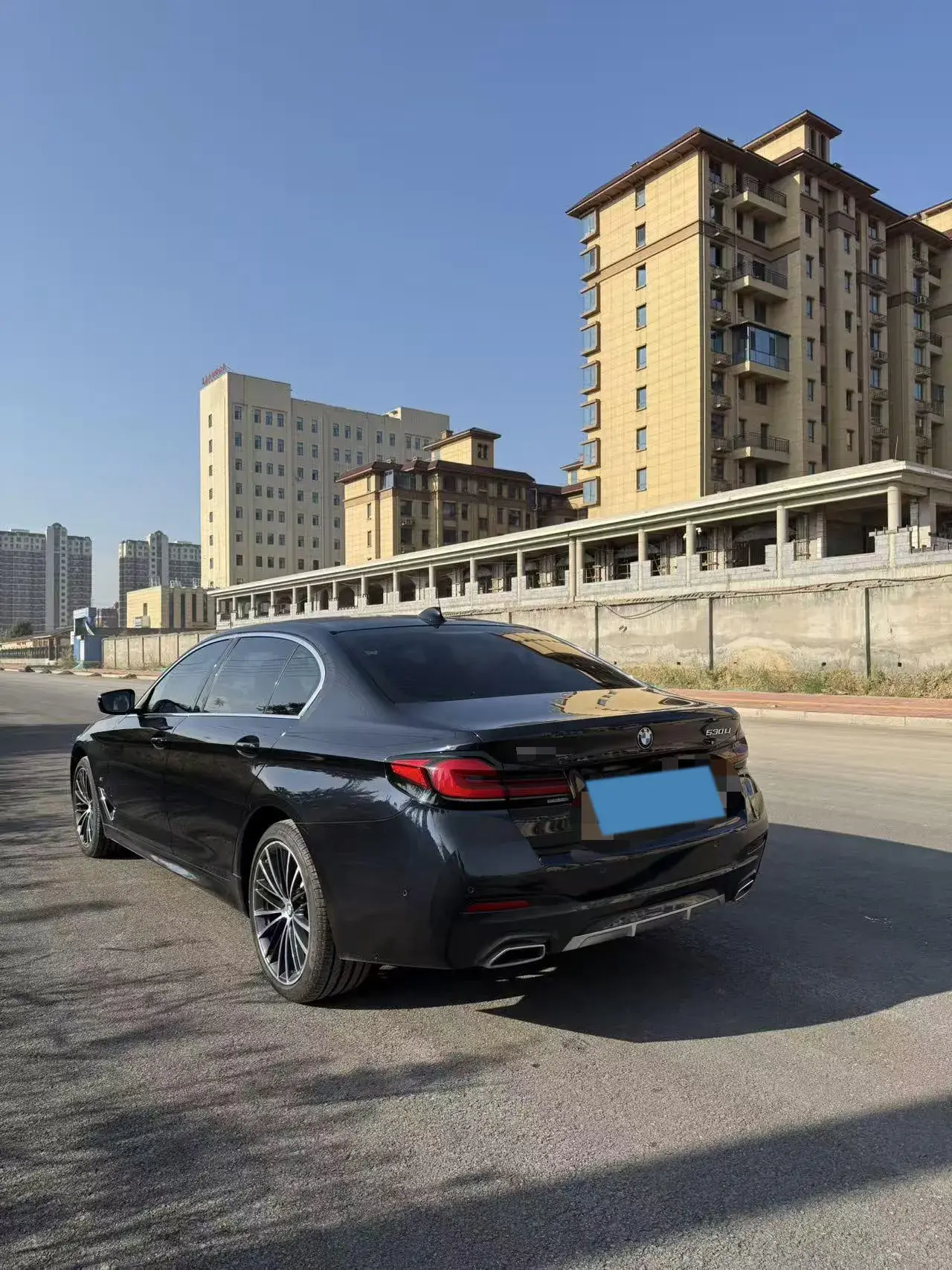 2022 BMW 5 thumbnail 3