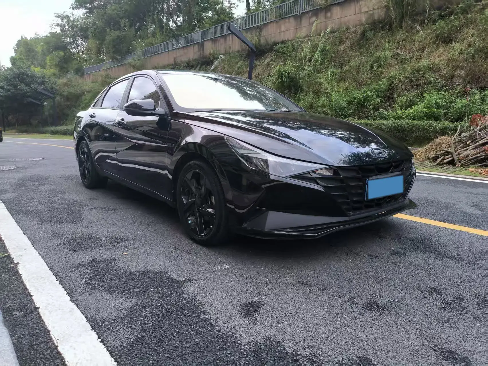 2022 HYUNDAI ELANTRA thumbnail 3