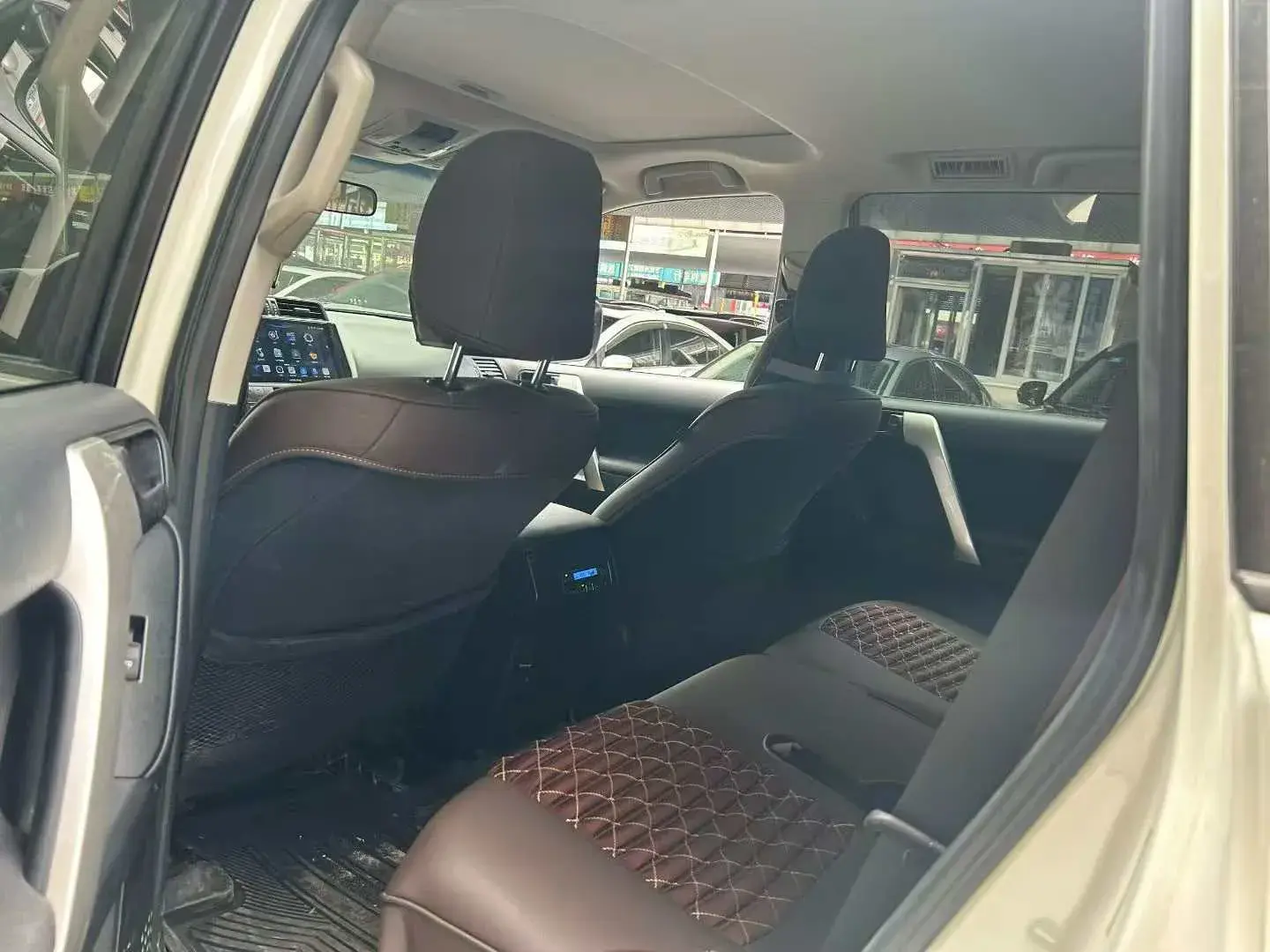 2015 TOYOTA LAND thumbnail 3