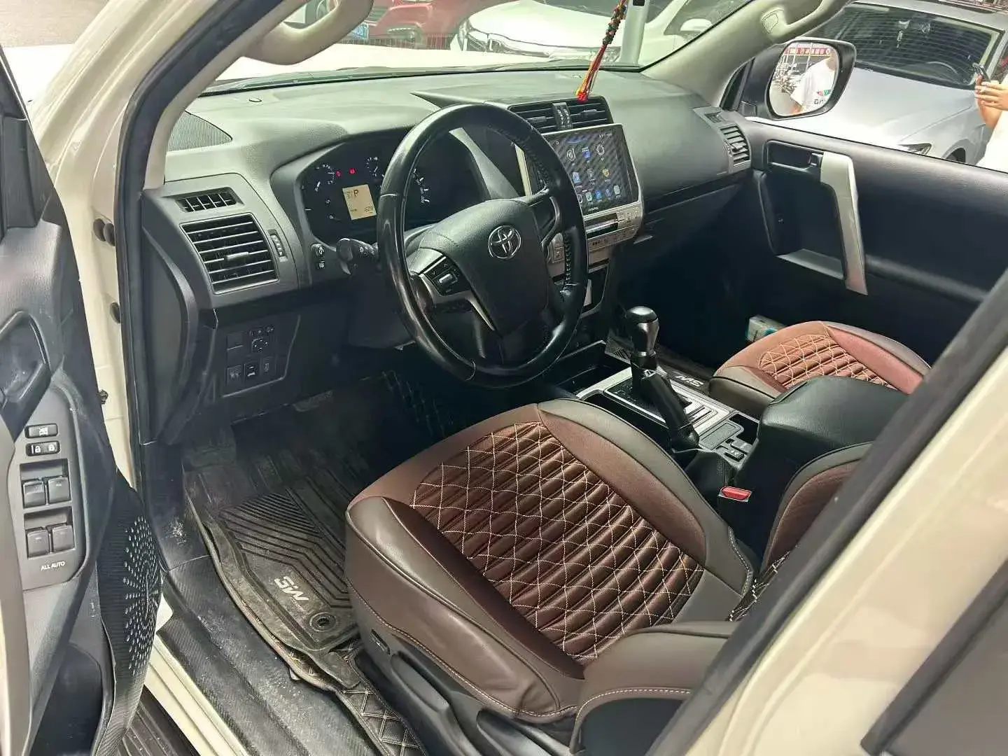 2015 TOYOTA LAND thumbnail 4