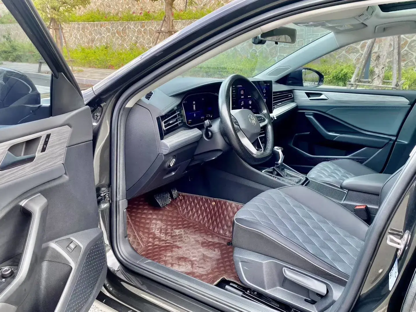 2023 VOLKSWAGEN SAGITAR thumbnail 3