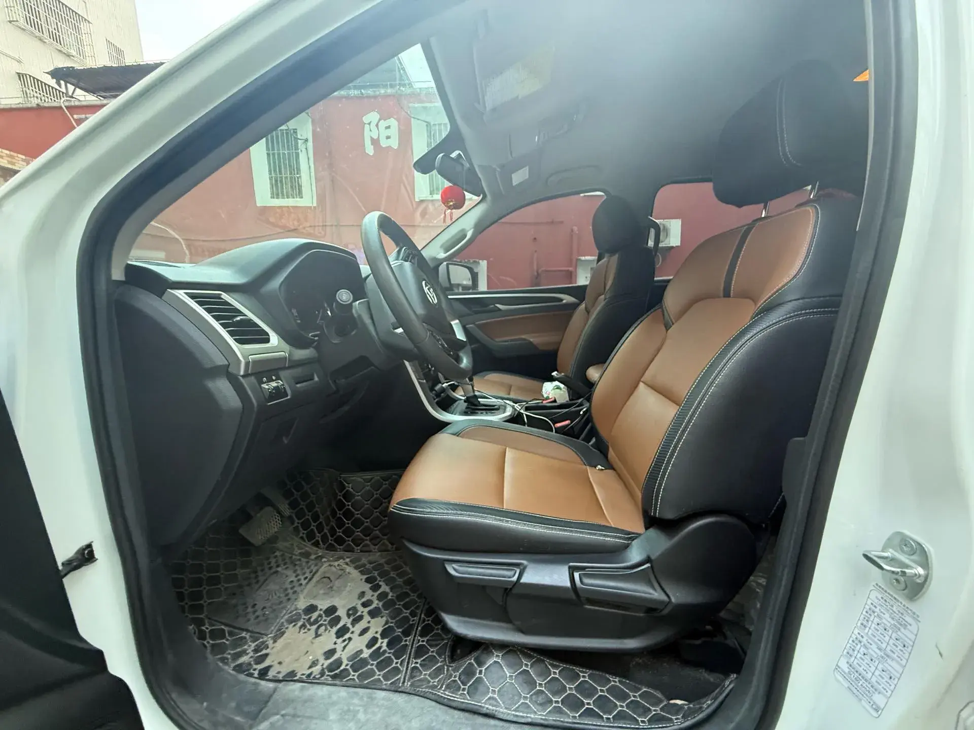 2019 MAXUS T70 thumbnail 2