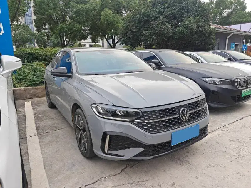 2023 VOLKSWAGEN LAVIDA thumbnail 2