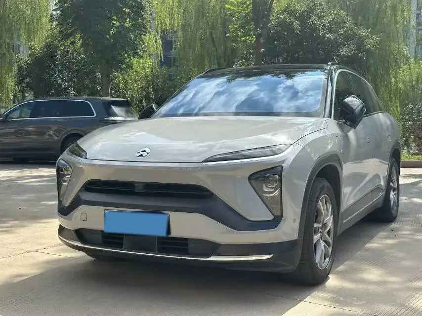 2022 NIO ES6 view 1