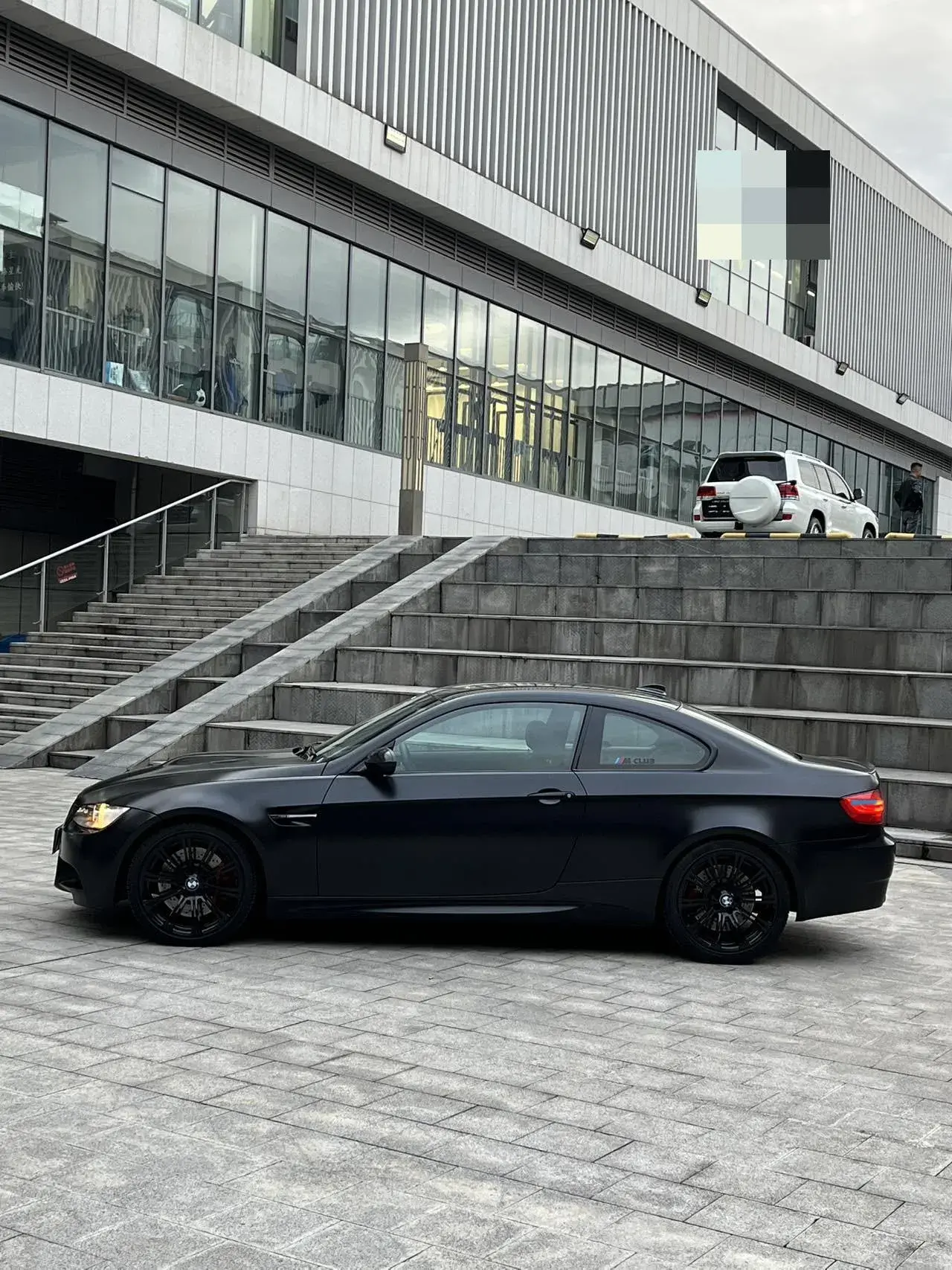 2011 BMW M3 thumbnail 3