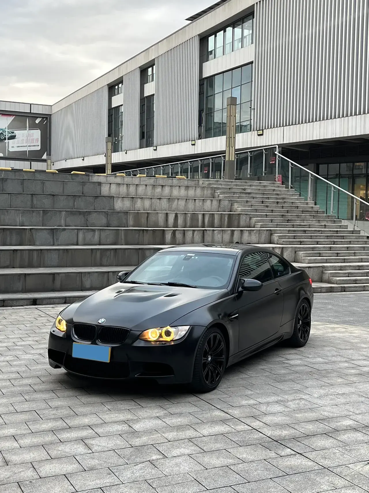 2011 BMW M3 view 1