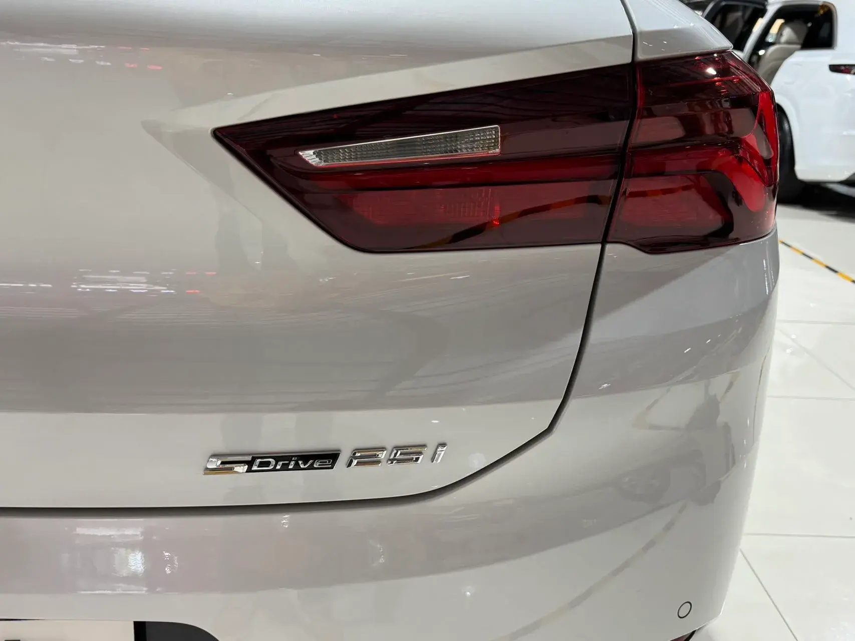 2021 BMW X2 thumbnail 4