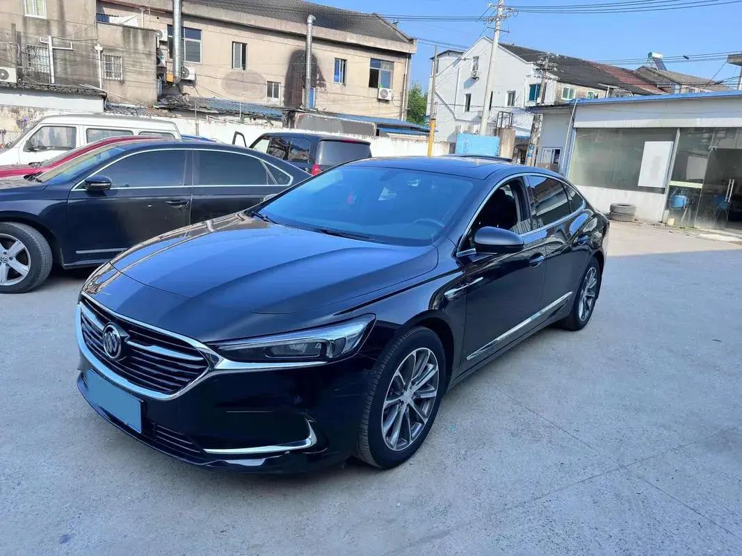 2020 BUICK LARCOSSE view 1