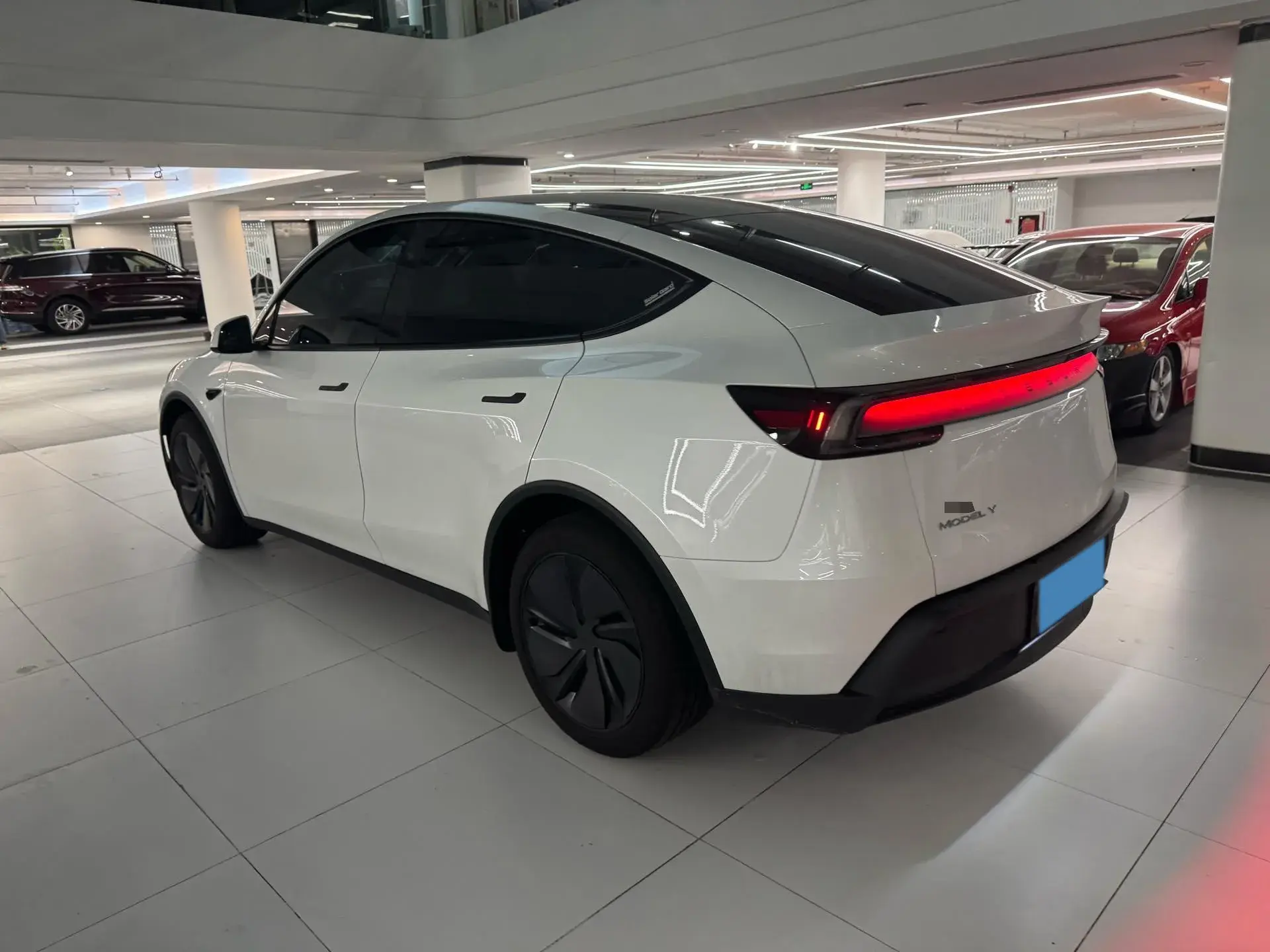 2025 TESLA MODEL thumbnail 4