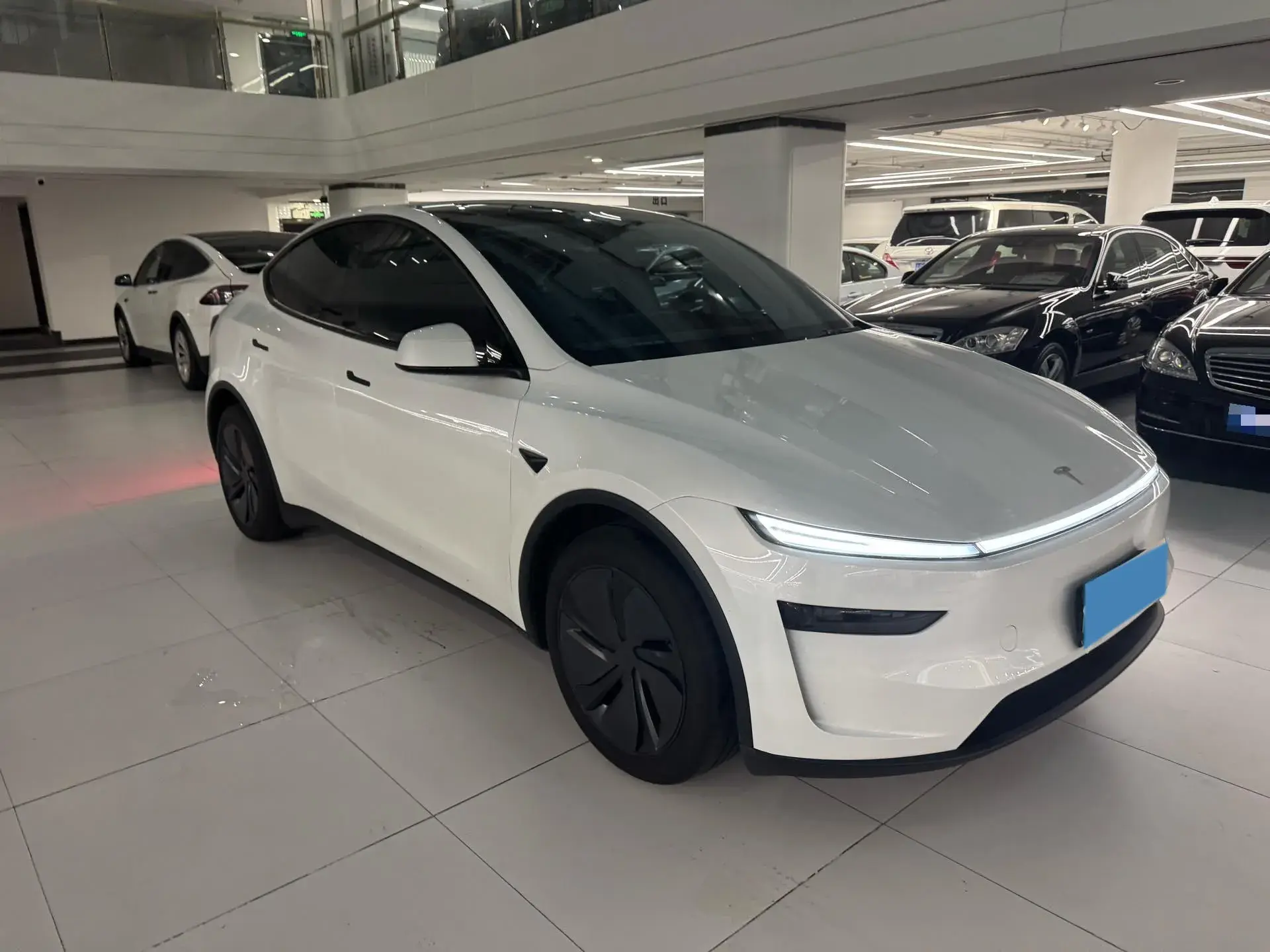 2025 TESLA MODEL thumbnail 3