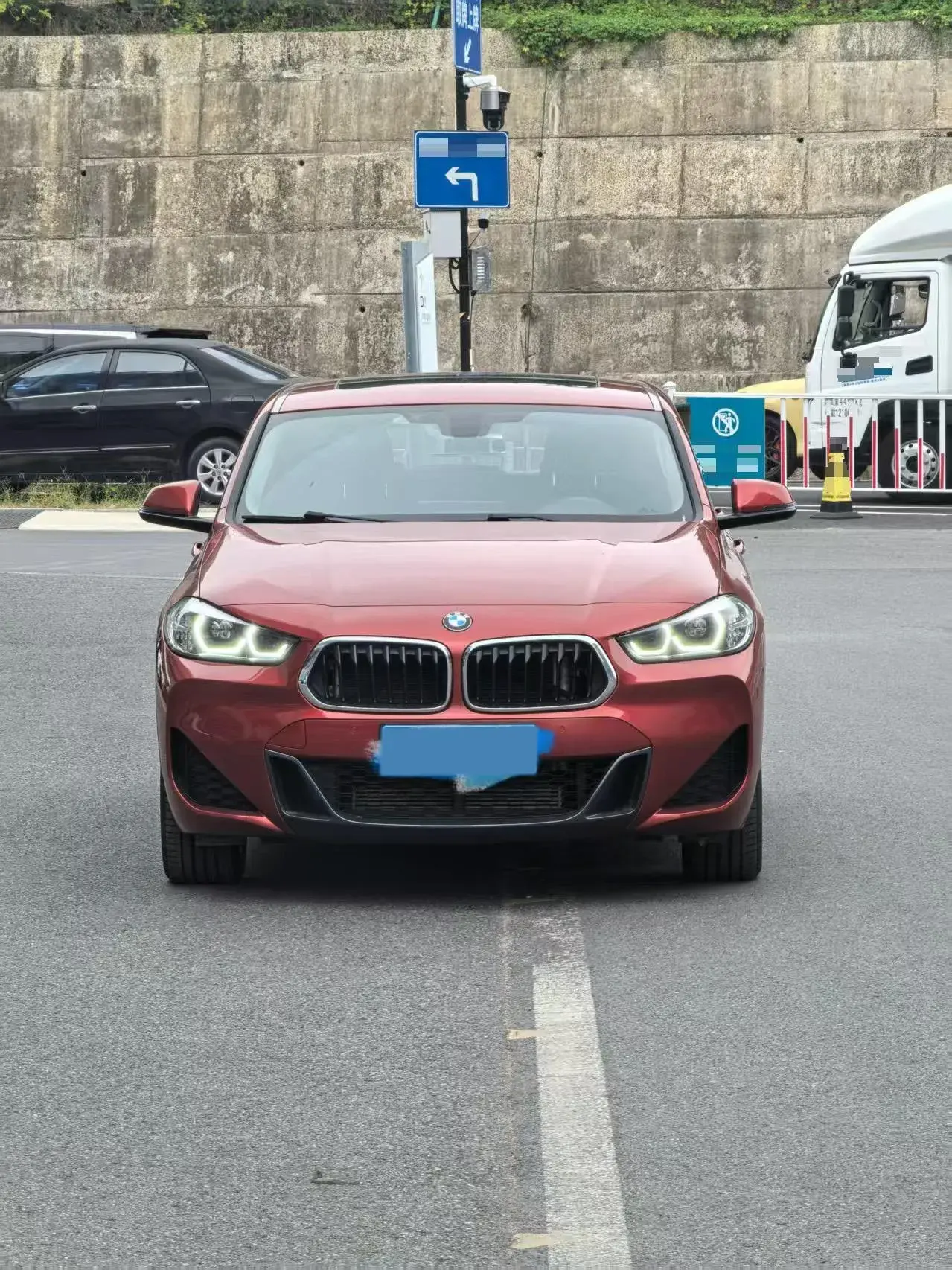 2022 BMW X2 thumbnail 2